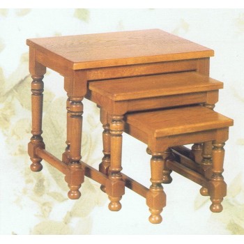 Tables gigognes de style Louis XIII