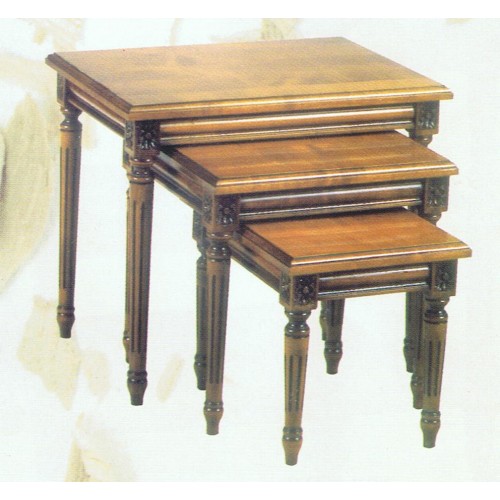 Tables gigognes de style Louis XVI