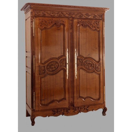 Armoire Perle en merisier. hauteur 2,10 